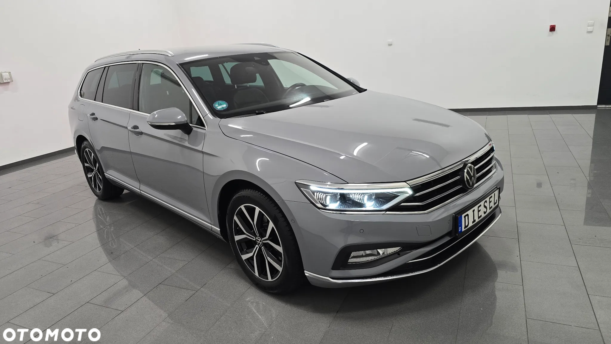 Volkswagen Passat 2.0 TDI SCR R-Line DSG - 2