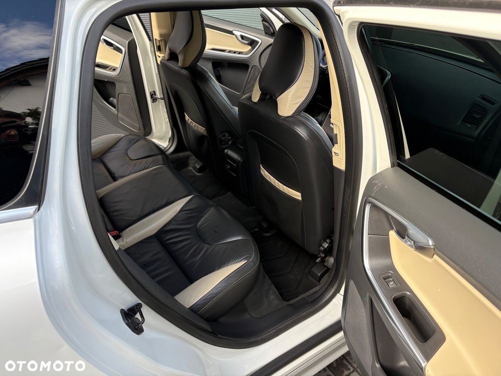 Volvo XC 60 DRIVe R Design - 22