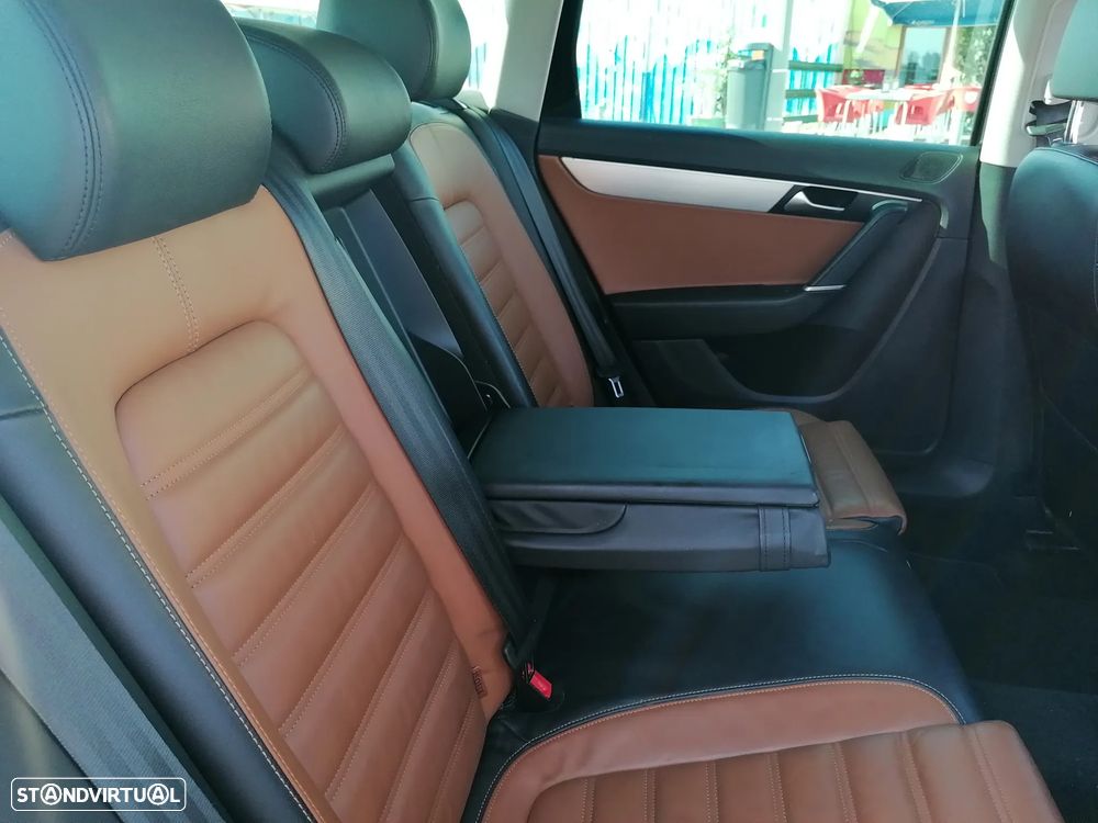 VW Passat Variant 1.6 TDI BlueMotion Highline - 13