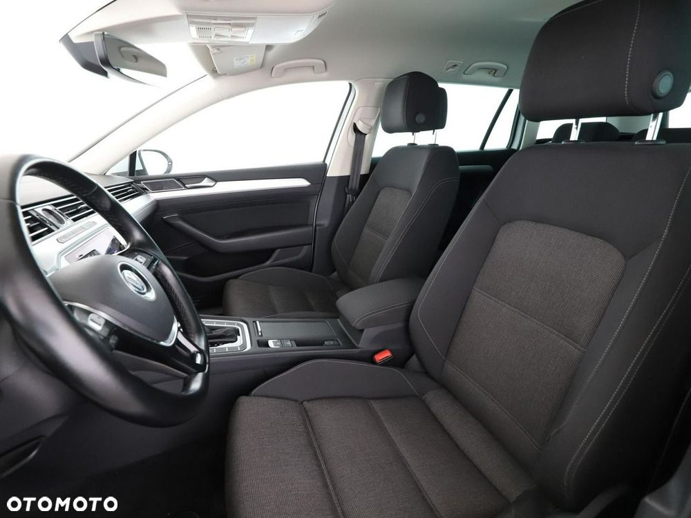Volkswagen Passat Variant 2.0 TDI DSG (BlueMotion Technology) Trendline - 14