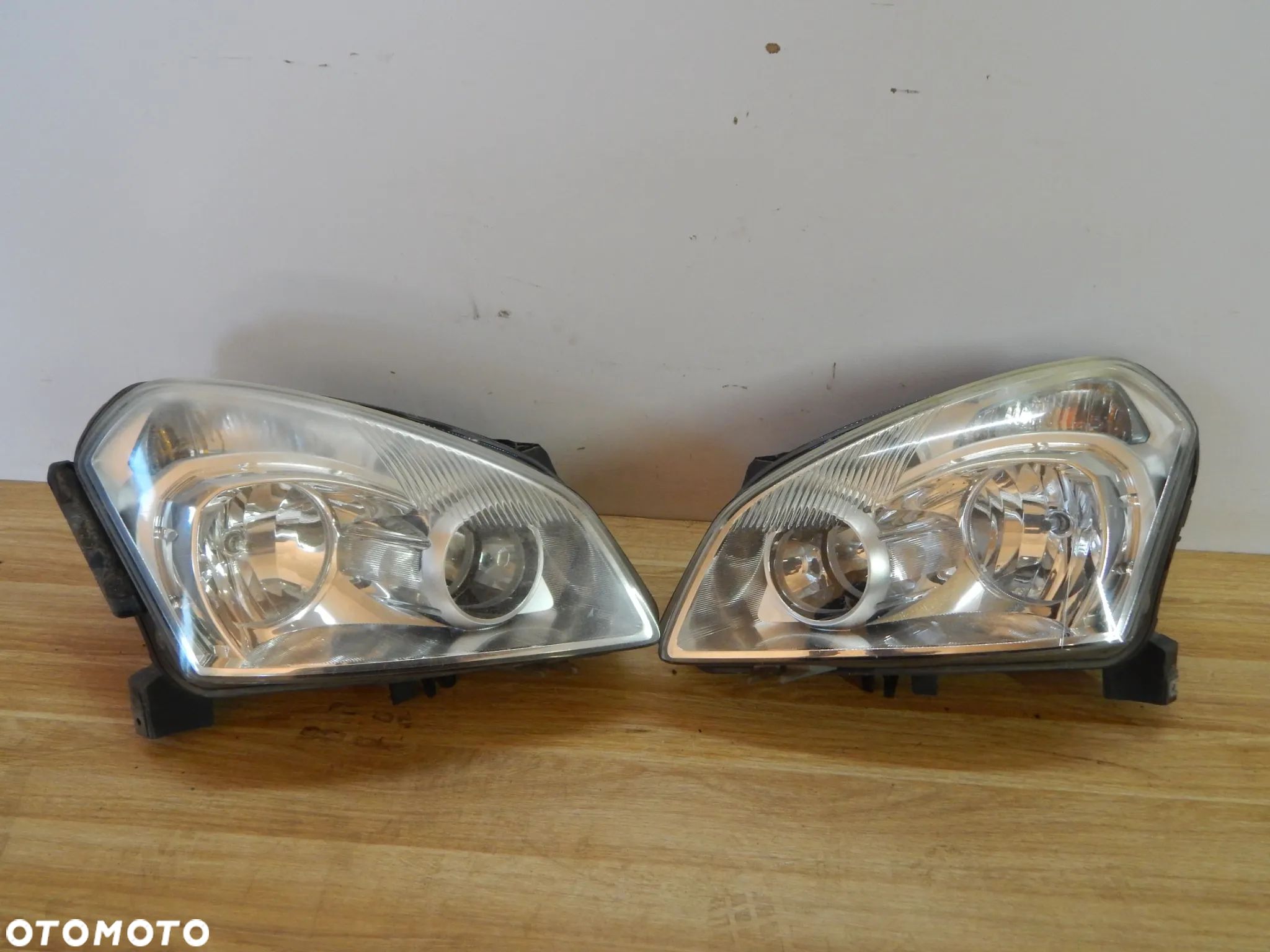 Lampa przód Nissan Qashqai J10  07-11 Europa Łuków części - 1