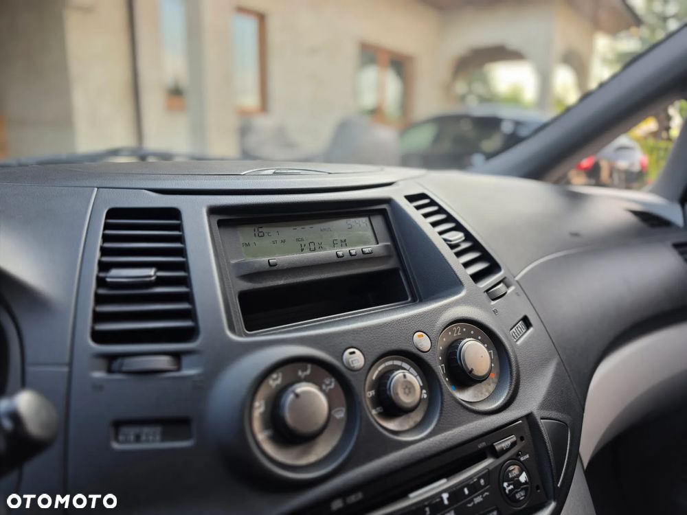 Mitsubishi Grandis - 25