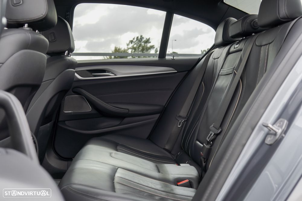 BMW 530 e Pack Desportivo M - 33