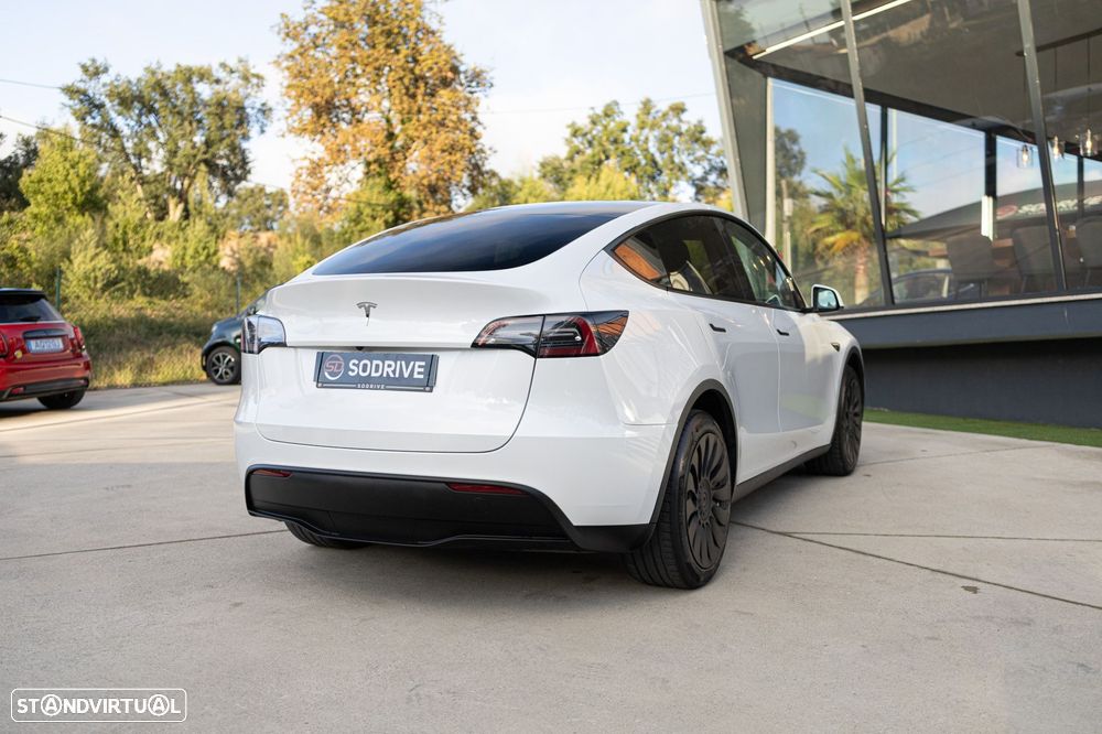 Tesla Model Y Standard RWD - 5