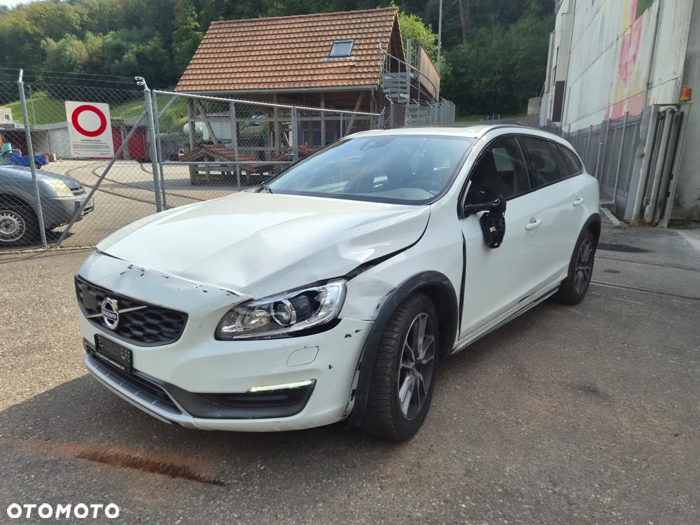 Volvo V60 Cross Country T5 AWD Summum - 2