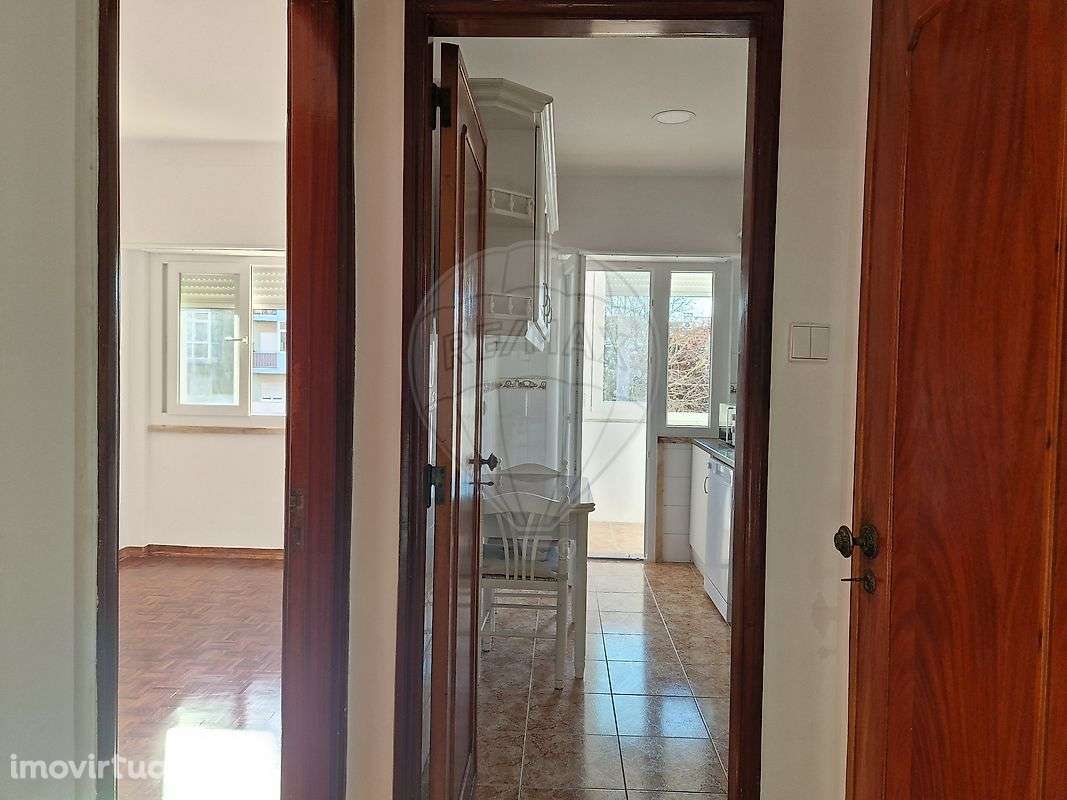 Apartamento T2 para arrendamento - Grande imagem: 2/16
