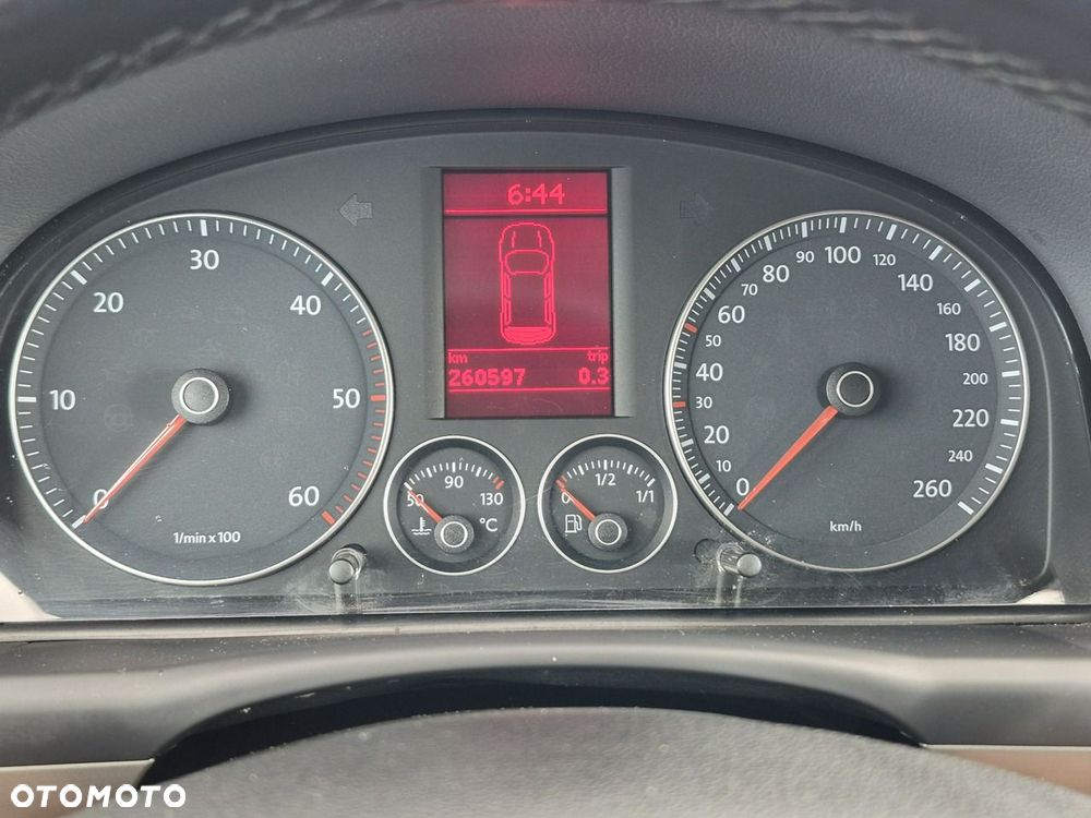 Volkswagen Touran - 30