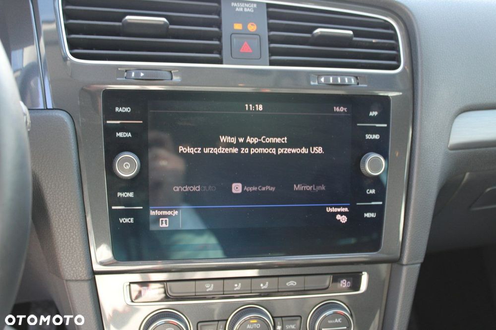 Volkswagen Golf - 24