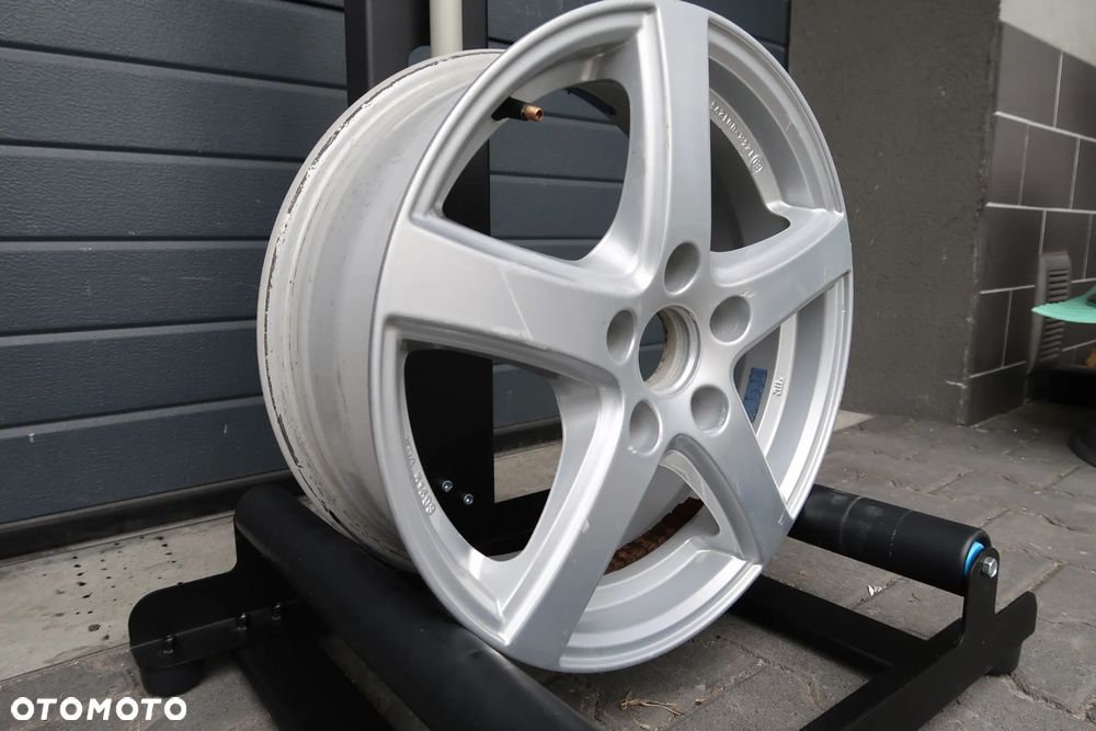 010 Felga Alutec POL606 6x16et43 - 2