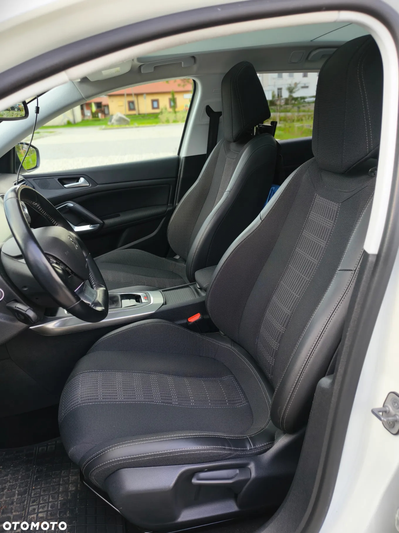 Peugeot 308 SW 1.2 PureTech GPF Allure Pack S&S - 12