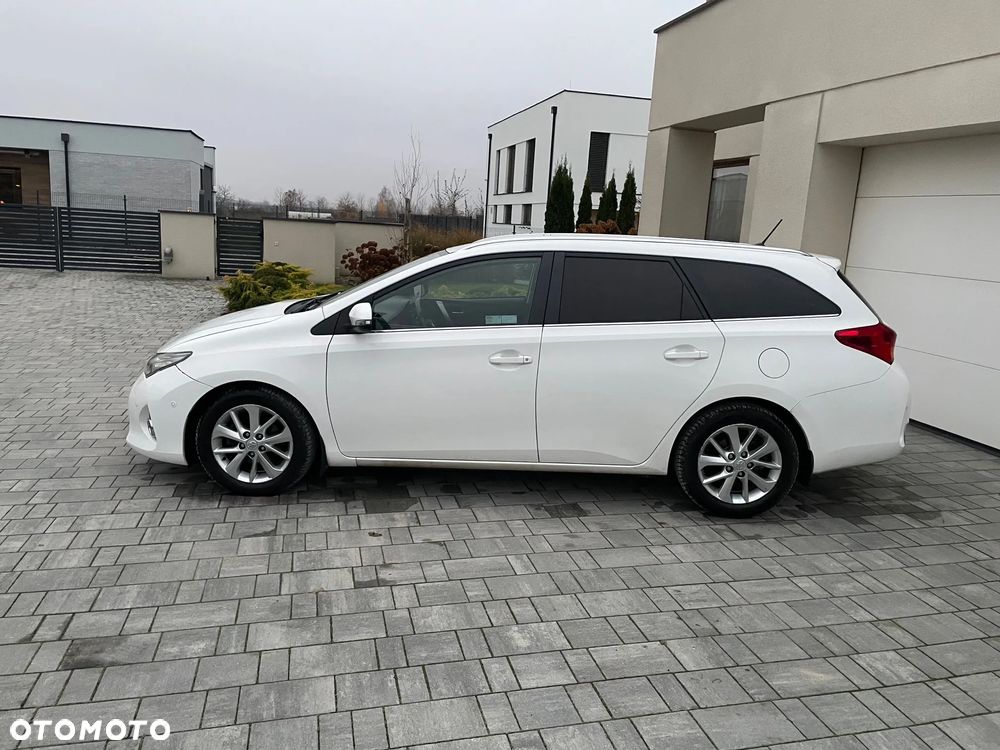Toyota Auris - 1