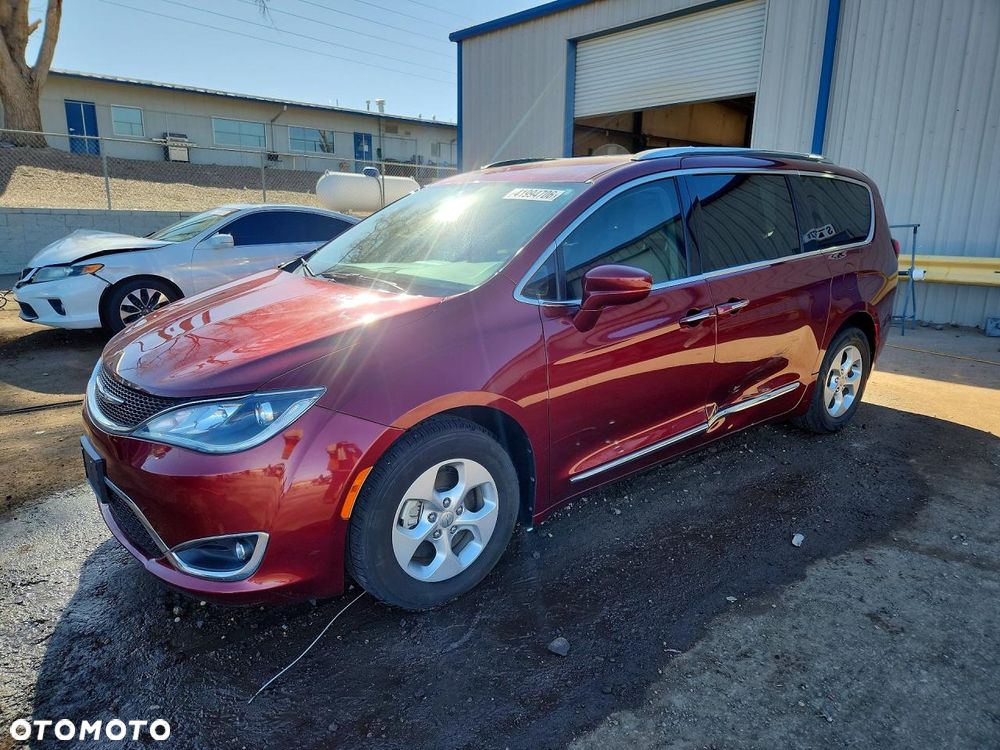 Chrysler Pacifica - 3