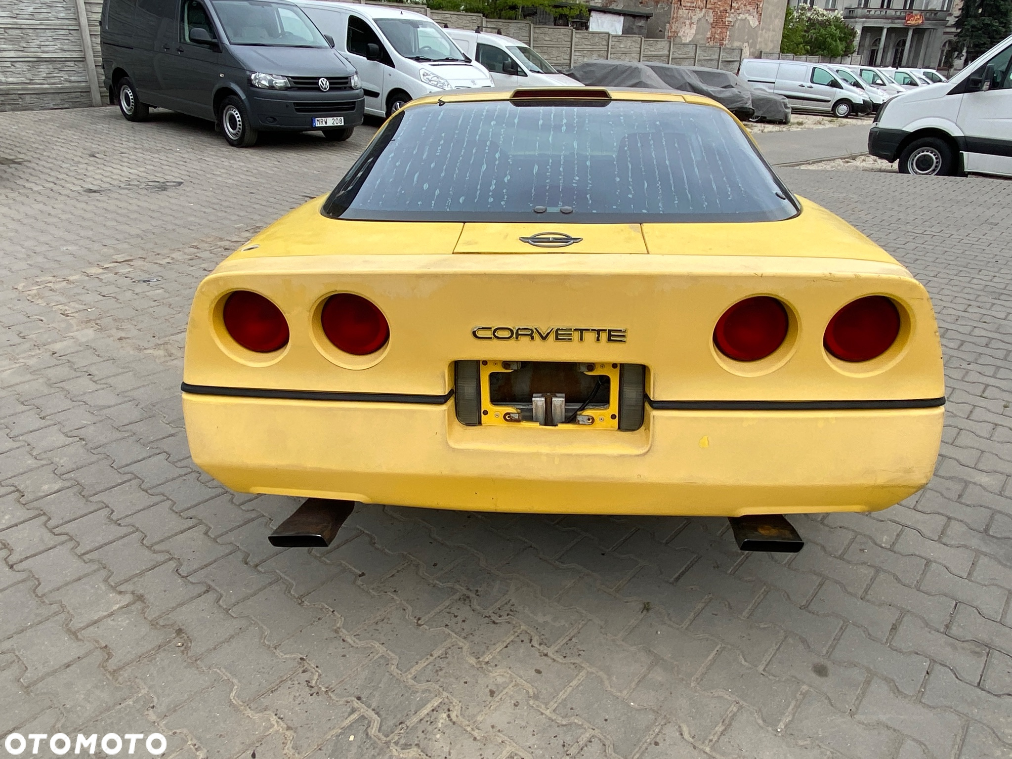Chevrolet Corvette - 4