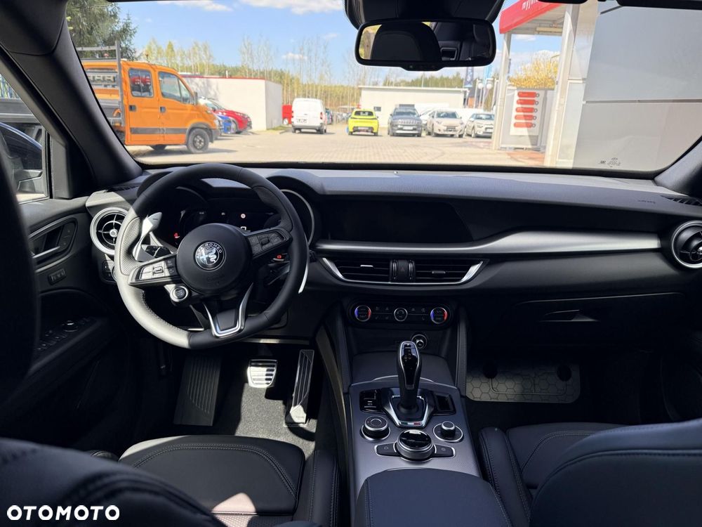 Alfa Romeo Stelvio - 12