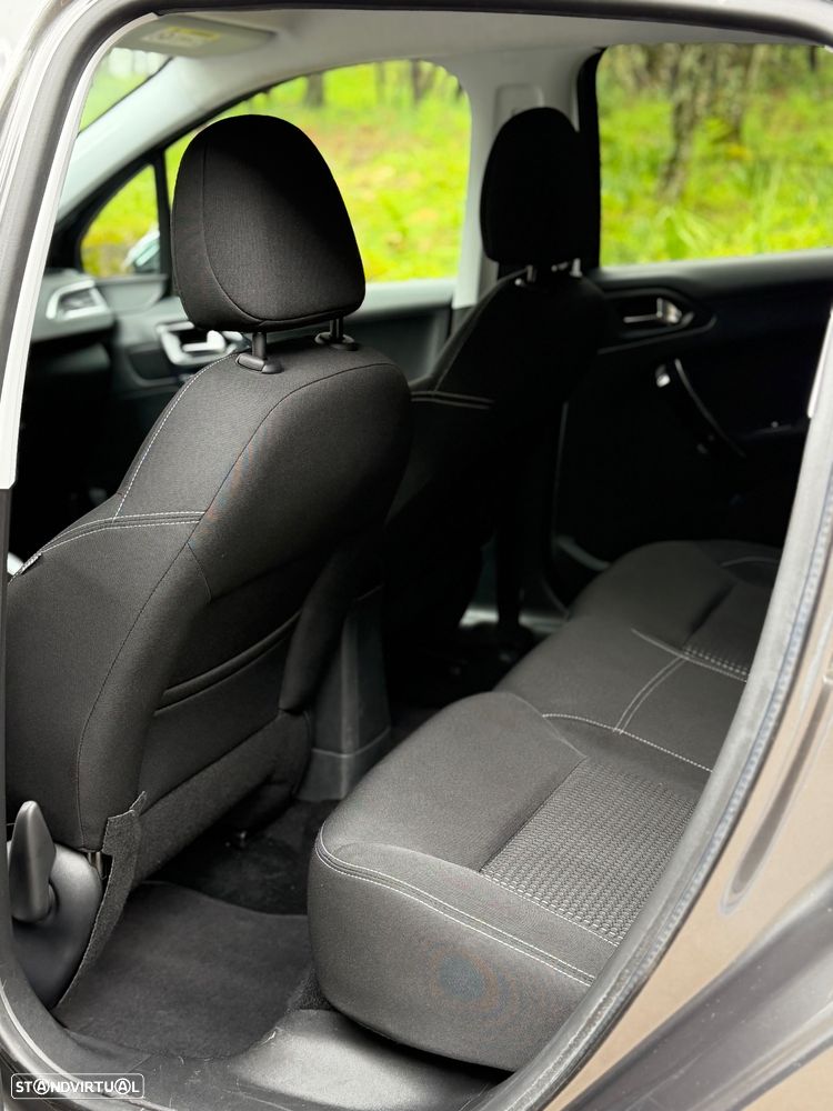 Peugeot 208 1.2 VTi Allure Auto - 16