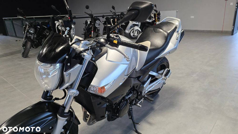 Suzuki GSR - 3