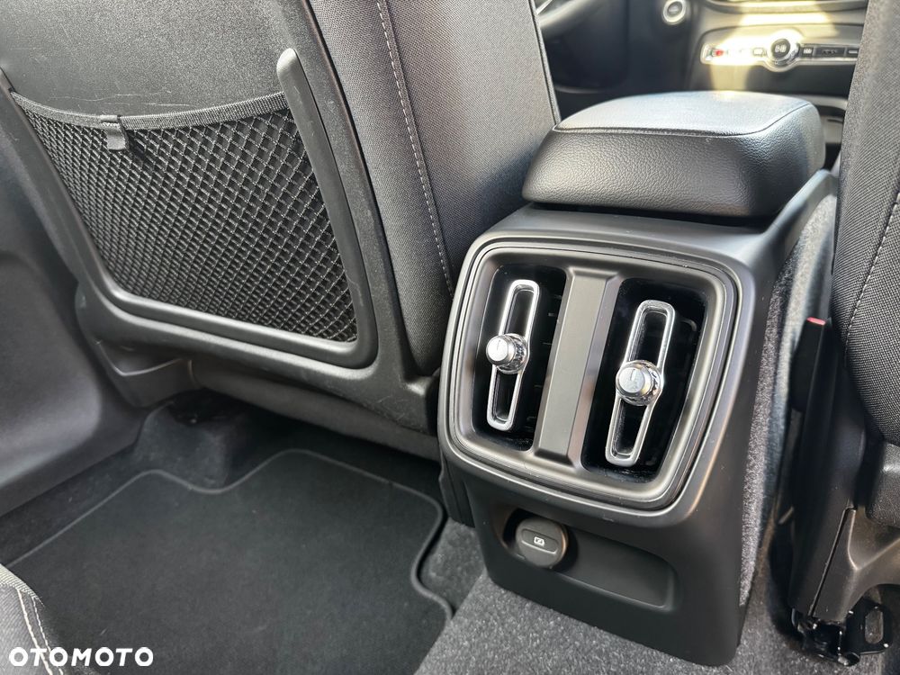 Volvo XC 40 B3 Plus Bright - 29