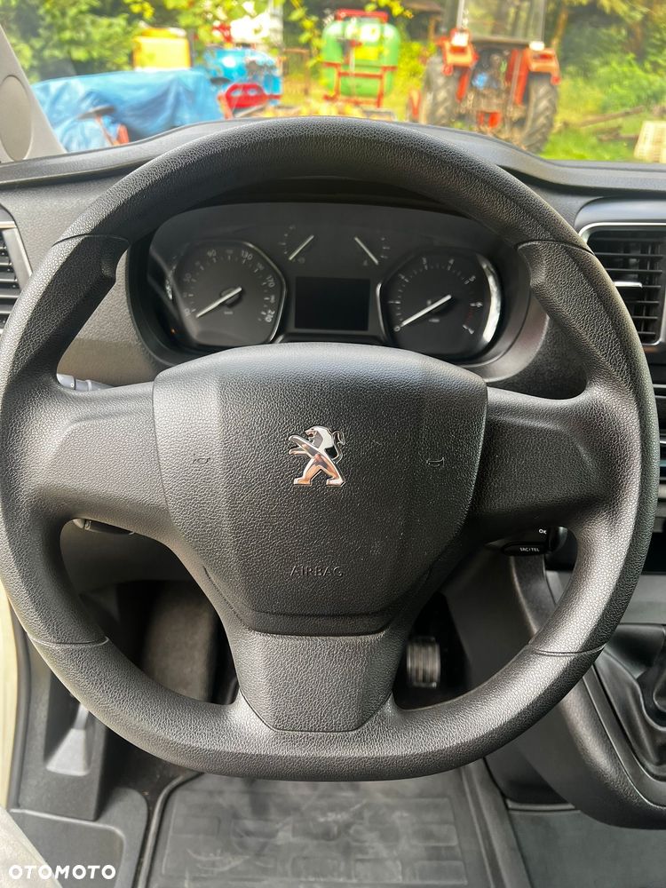 Peugeot Traveller - 8