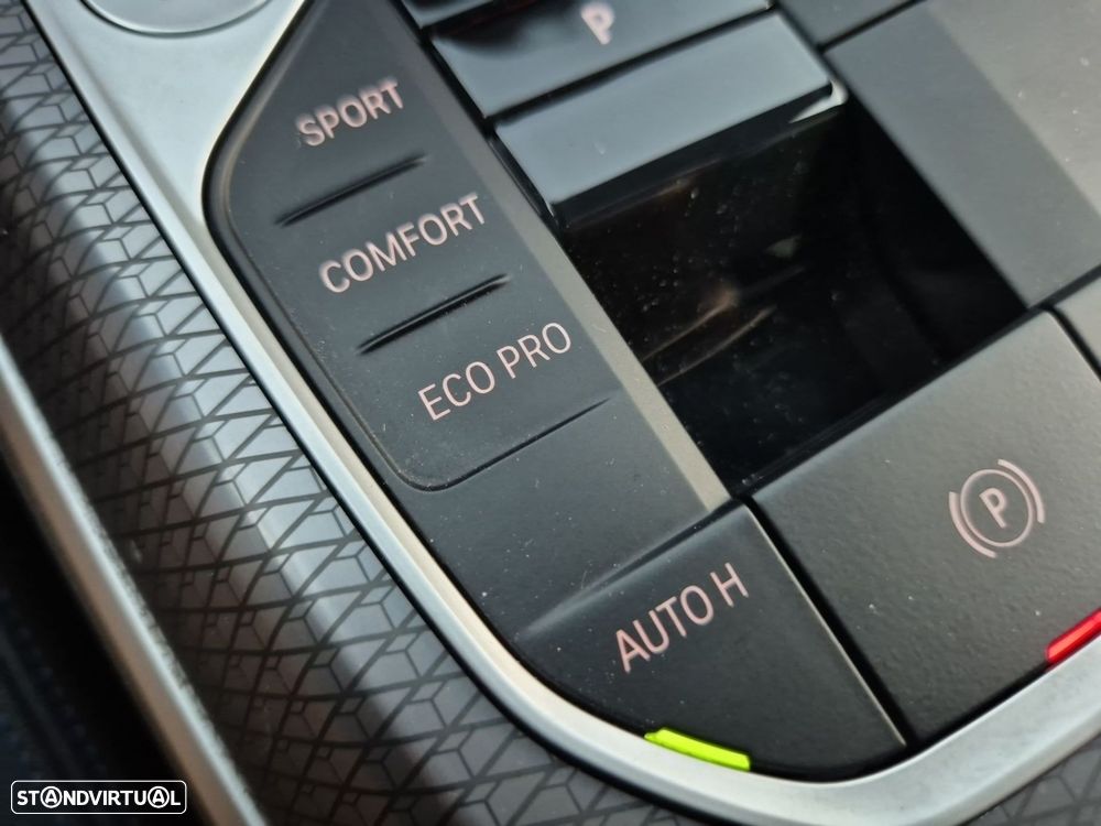 BMW 320 d Pack Desportivo M Auto - 27