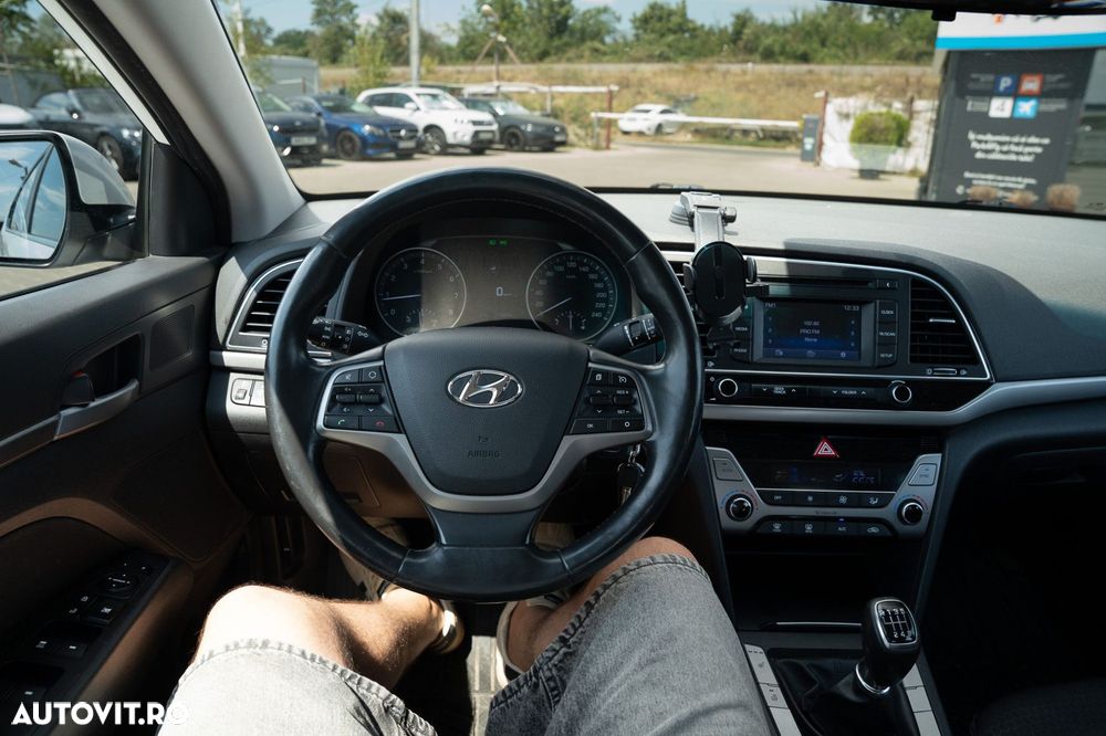 Hyundai Elantra 1.6 MPi Comfort - 11