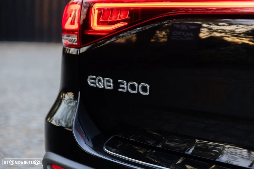 Mercedes-Benz EQB 300 4Matic AMG Line - 11