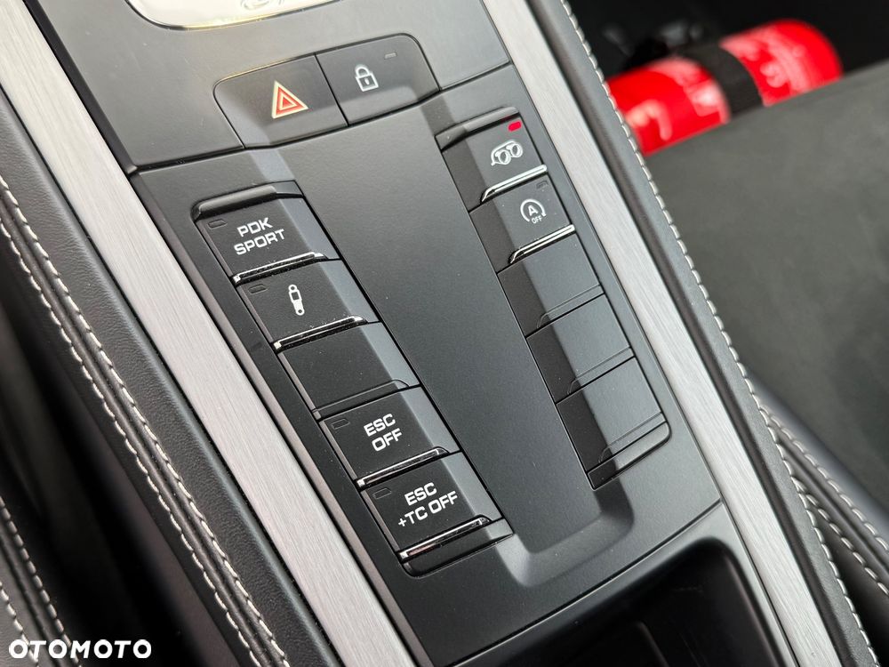 Porsche 718 Cayman GT4 PDK - 19