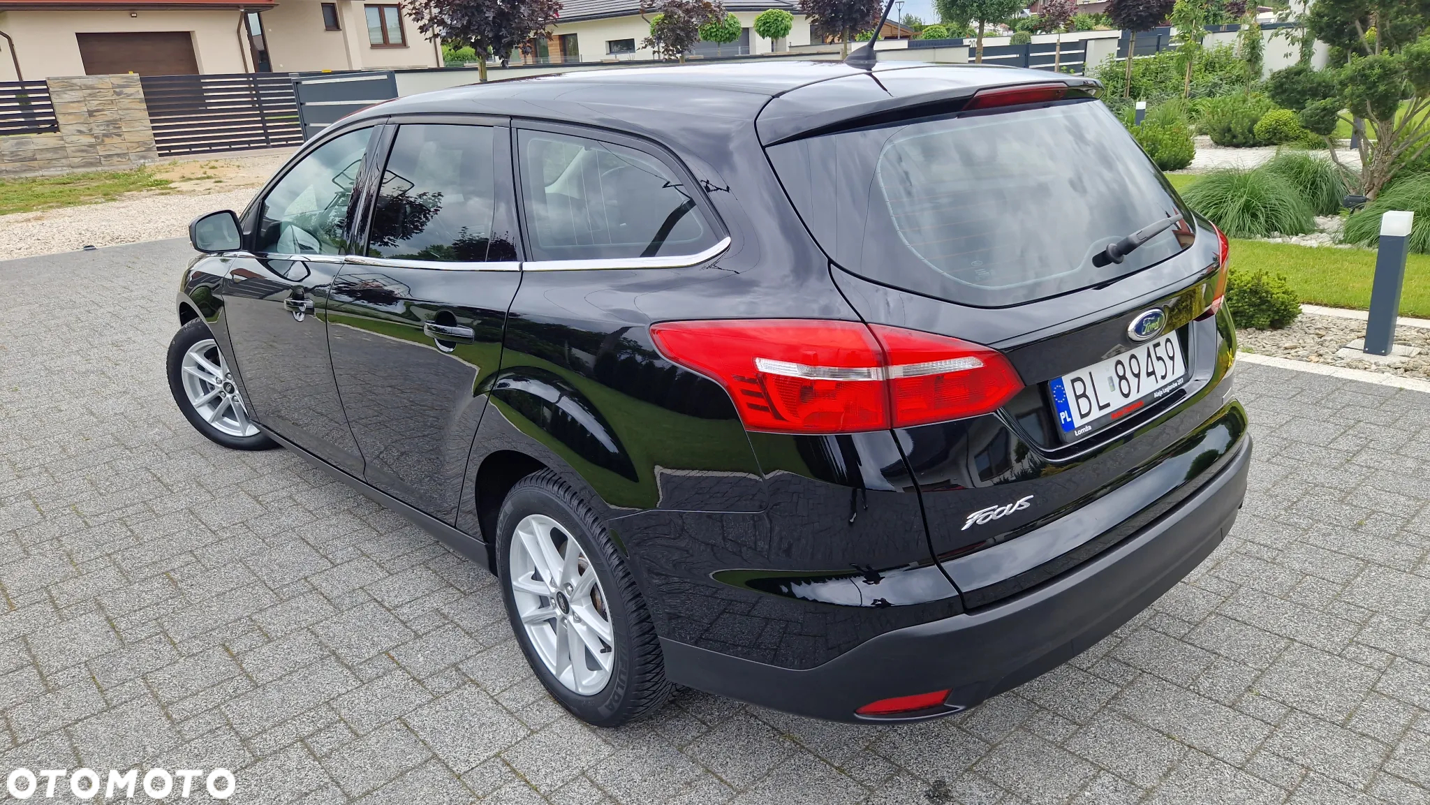 Ford Focus Turnier 1.0 EcoBoost Start-Stopp-System TITANIUM - 4