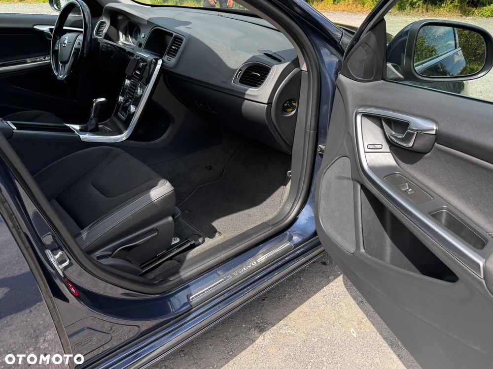Volvo V60 D4 Drive-E Momentum - 16