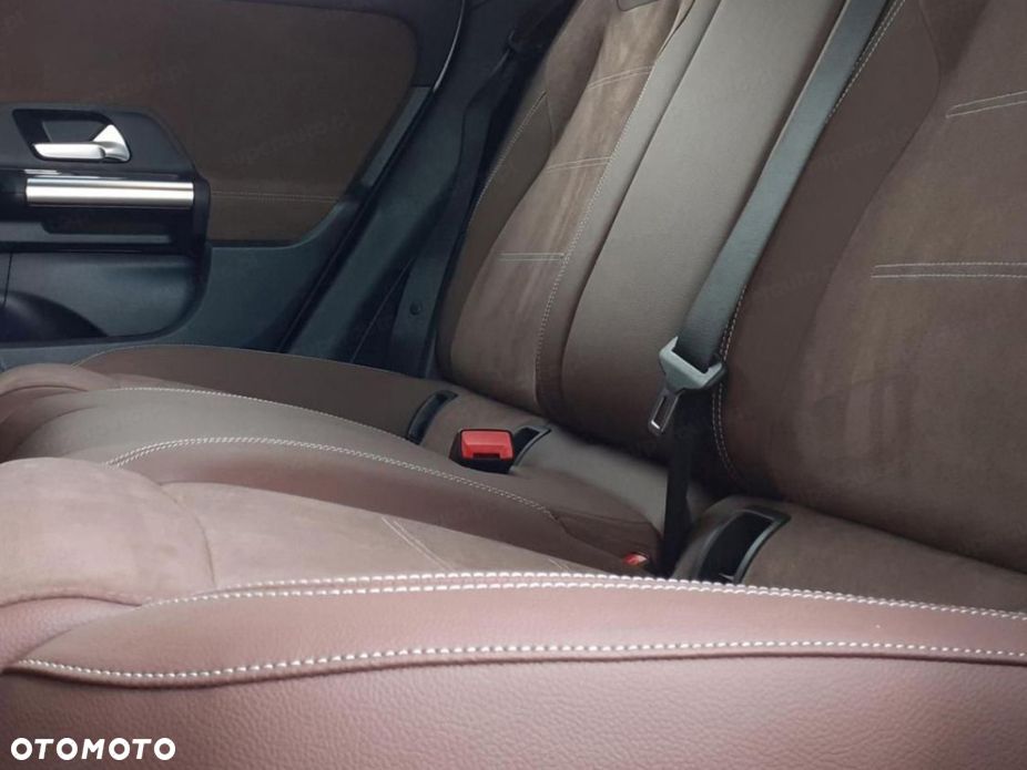 Mercedes-Benz GLA - 23