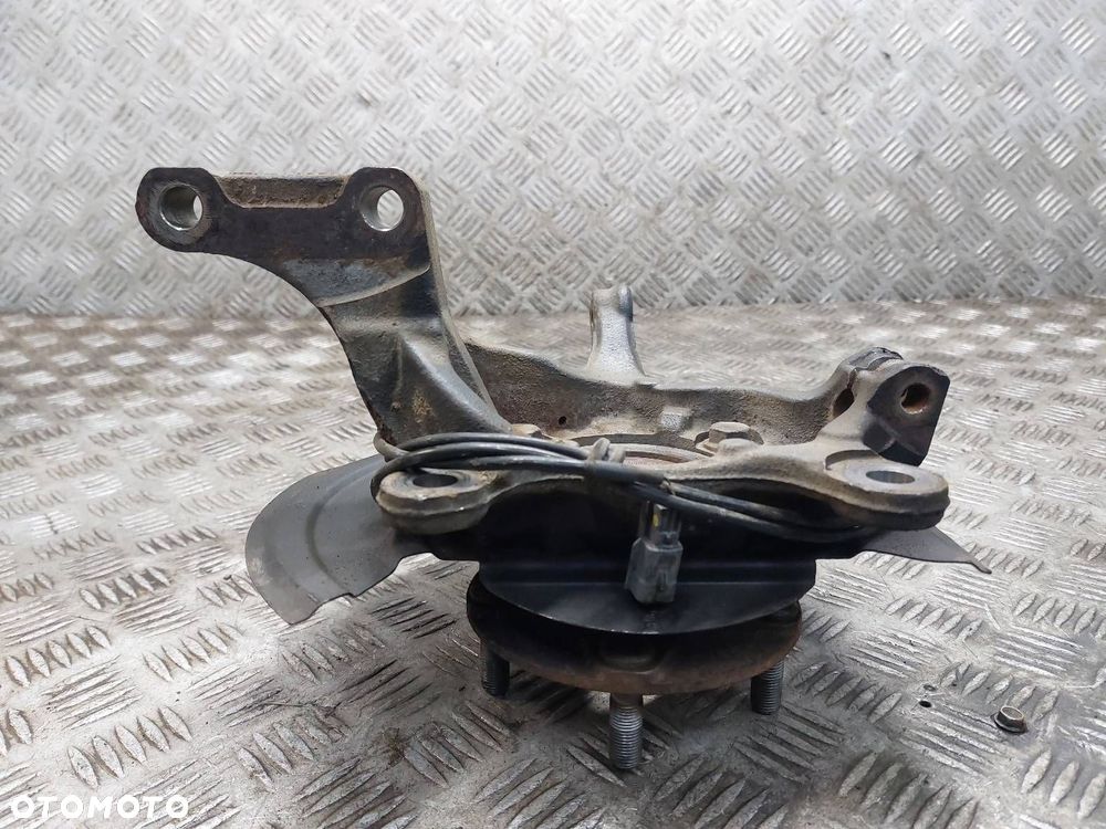 PIASTA ZWROTNICA PRAWY PRZÓD + CZUJNIK ABS NISSAN PULSAR C13 1.5 DCI - 4