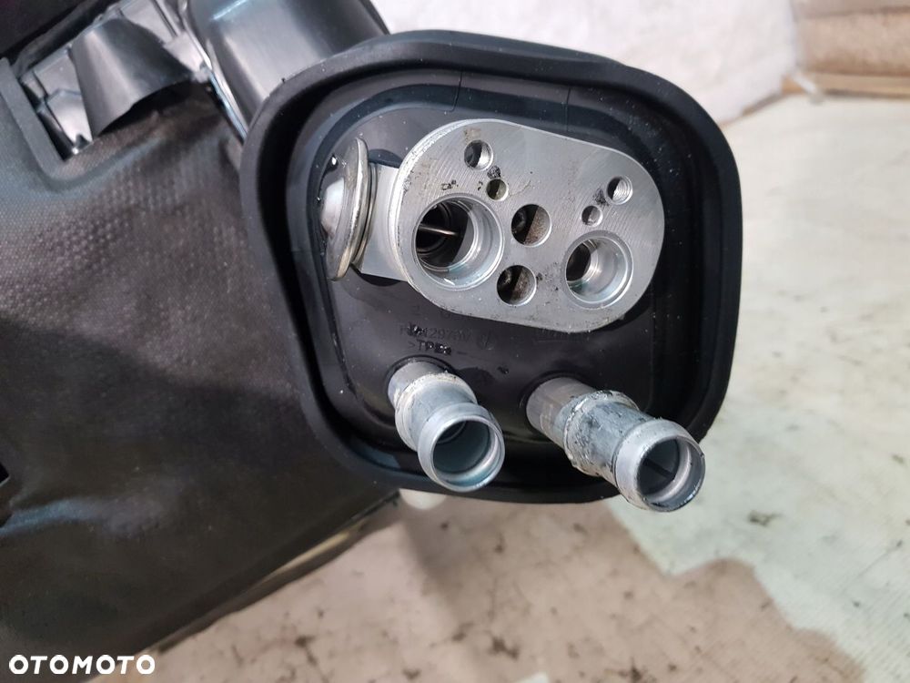 OBUDOWA NAGRZEWNICY 9325142 BMW F30 F31 EUR 3.0D - 9