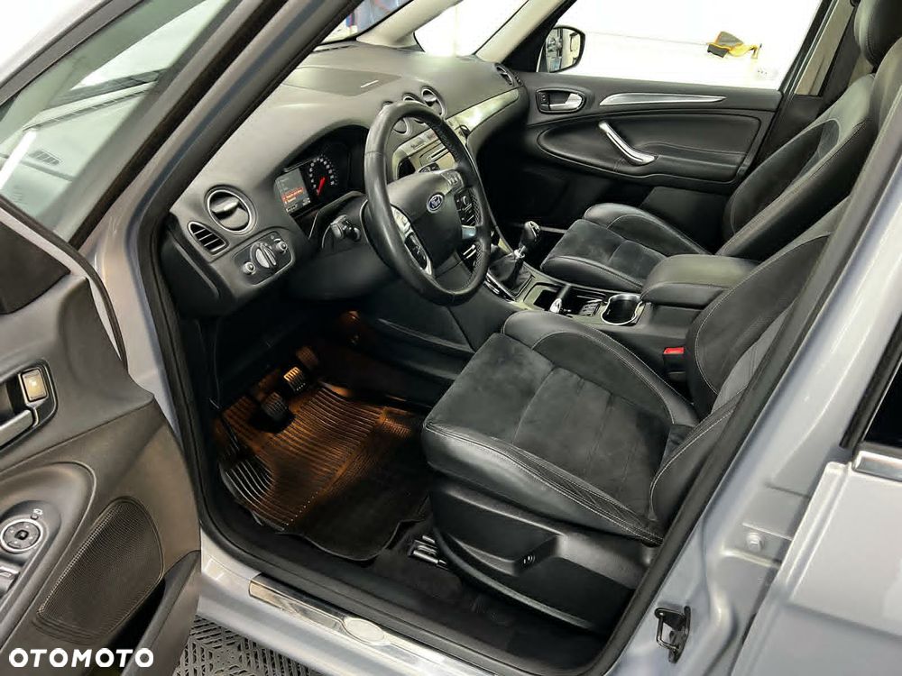 Ford Galaxy 2.2 TDCi DPF Titanium - 12