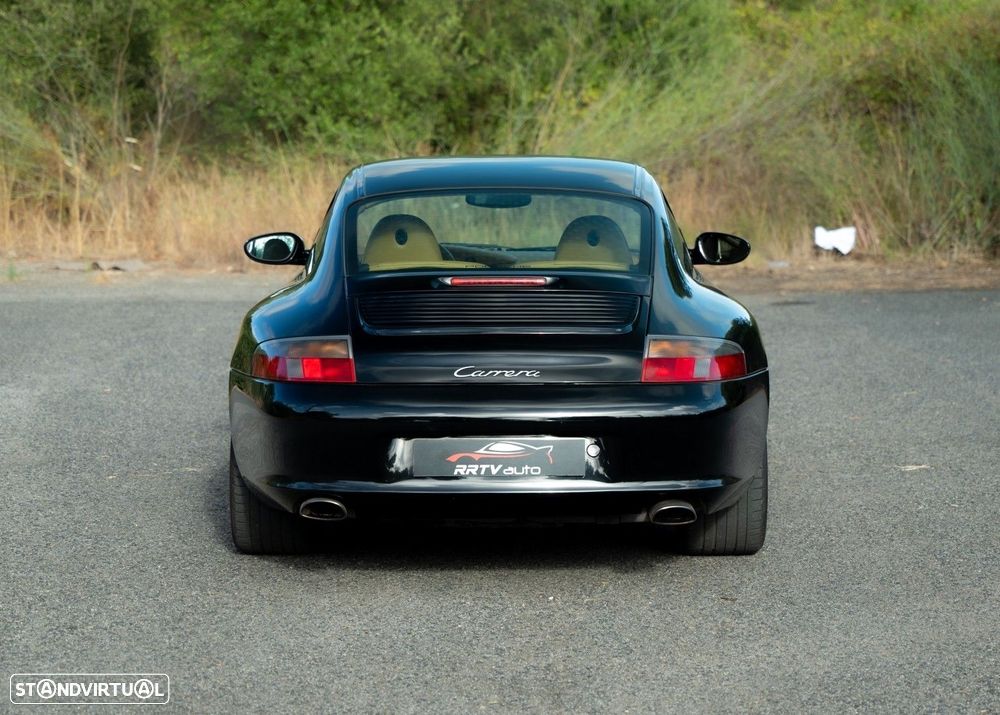 Porsche 911 (996) Carrera - 12