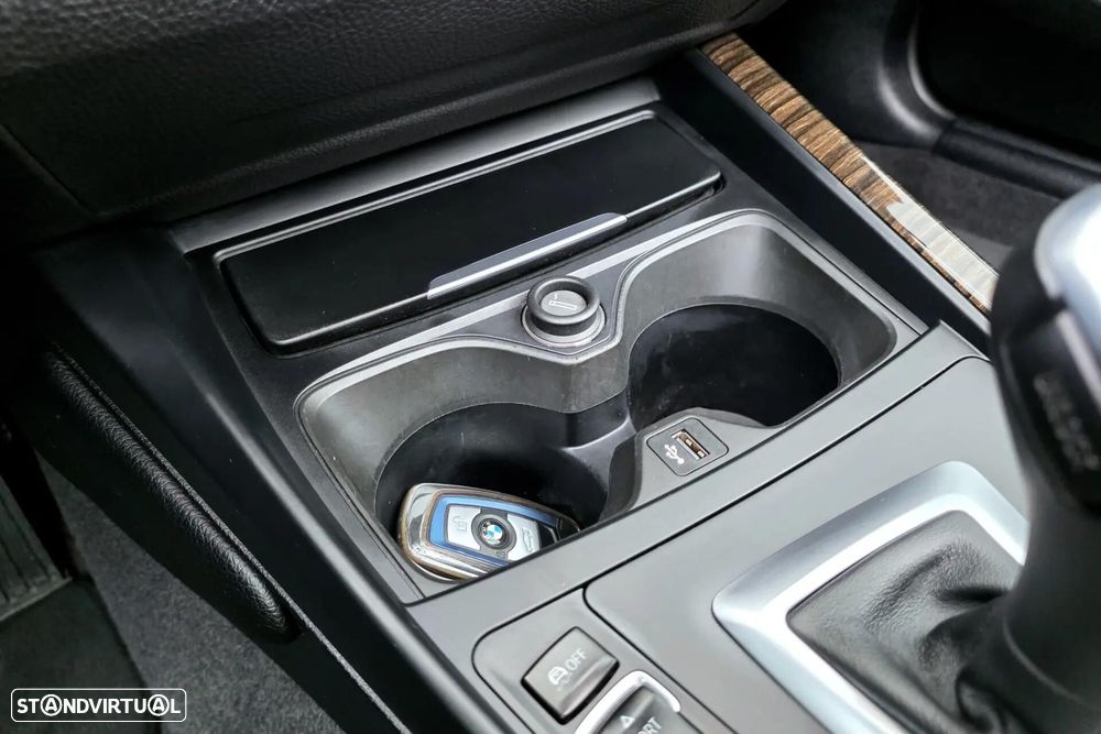 BMW M240i xDrive Auto - 26