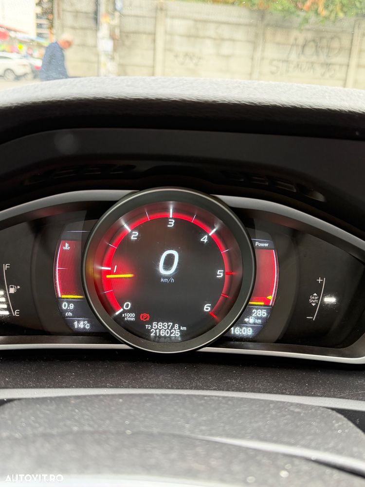 Volvo V40 D2 Basic - 24