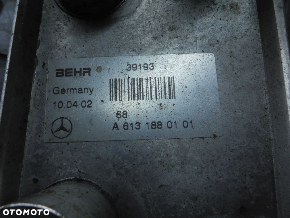 CHŁODNICZKA OLEJU MERCEDES W210 3.2 CDI A6131880101 - 2