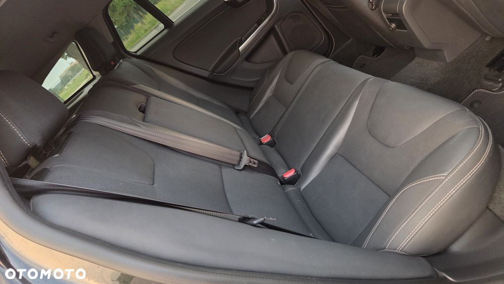 Volvo V60 D5 Geartronic RDesign - 11