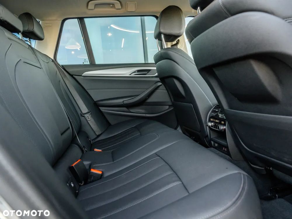BMW Seria 5 530d xDrive - 12