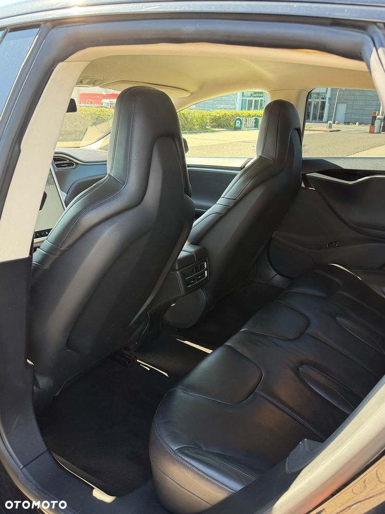 Tesla Model S 70 D - 13
