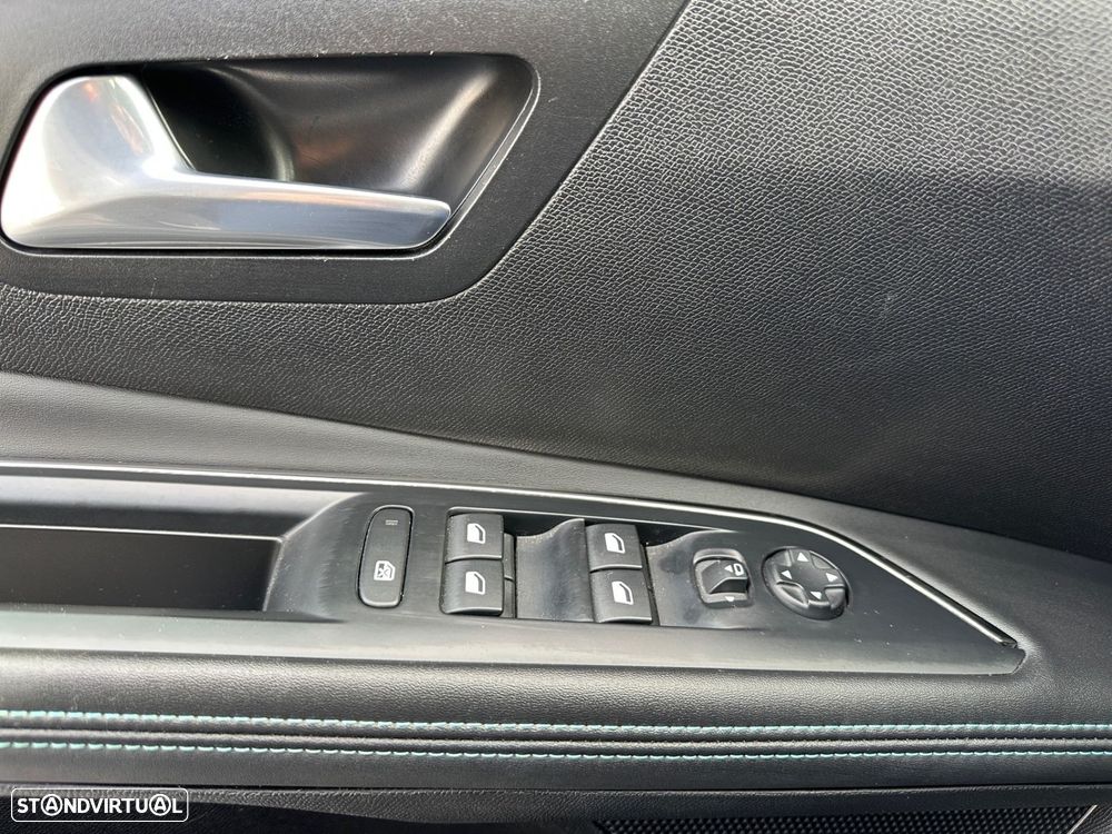 Peugeot 5008 1.2 PureTech Allure Pack - 18