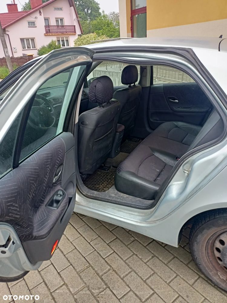 Renault Laguna 1.9 dCi Dynamique - 8