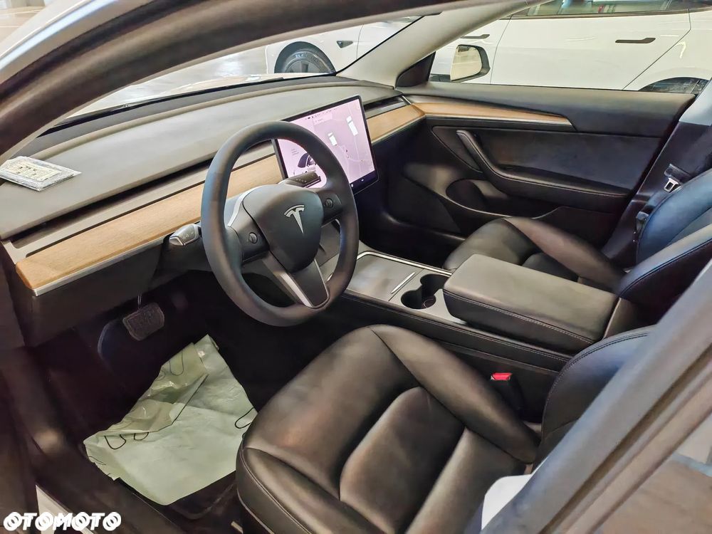 Tesla Model 3 - 18