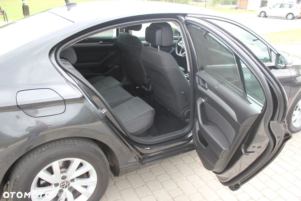 Volkswagen Passat 2.0 TDI SCR DSG Comfortline - 9