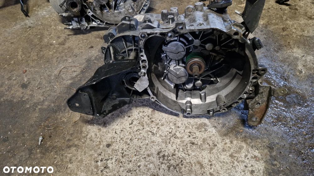 VOLVO V40 S40 1.9D SKRZYNIA BIEGÓW - 1