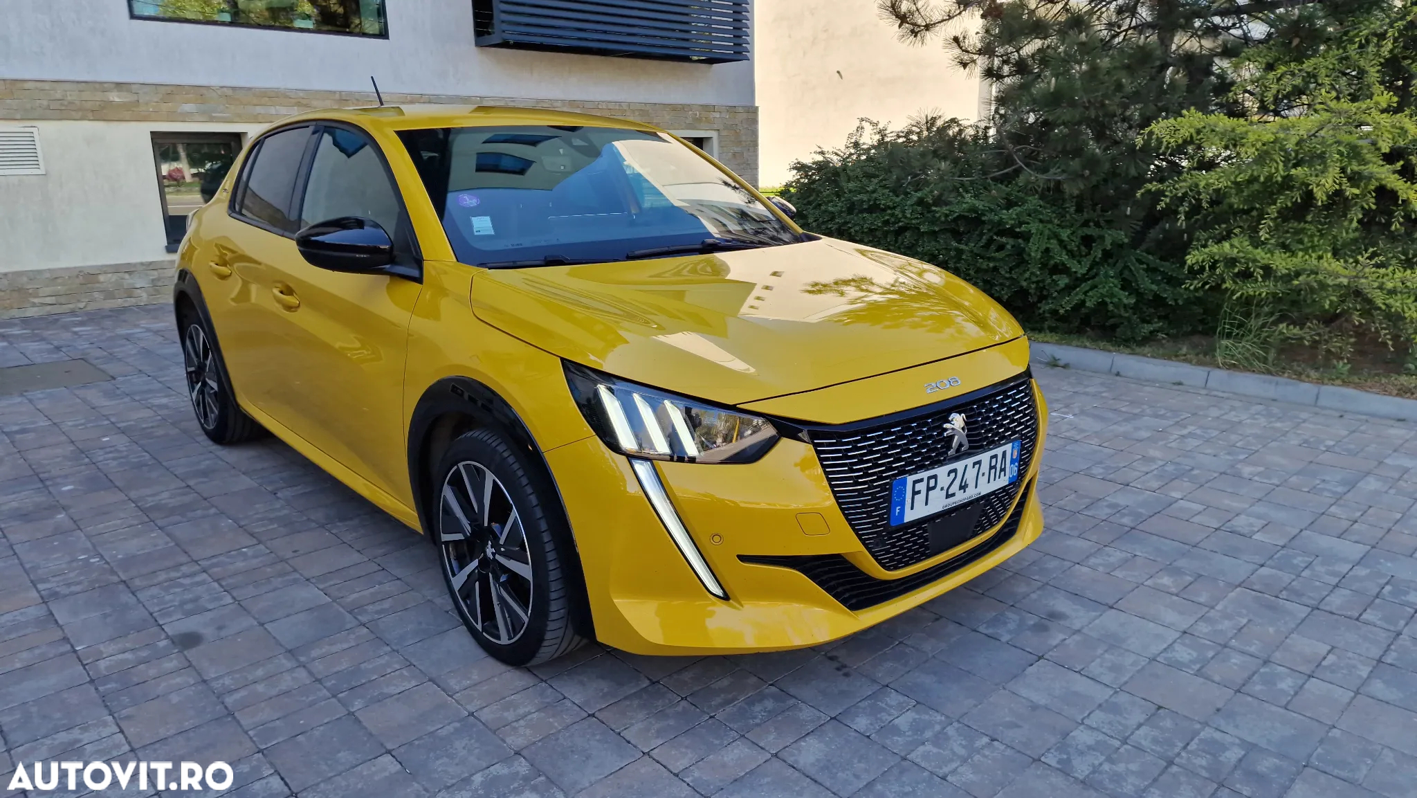 Peugeot 208 1.2 L PureTech STT EAT8 GT Line - 32