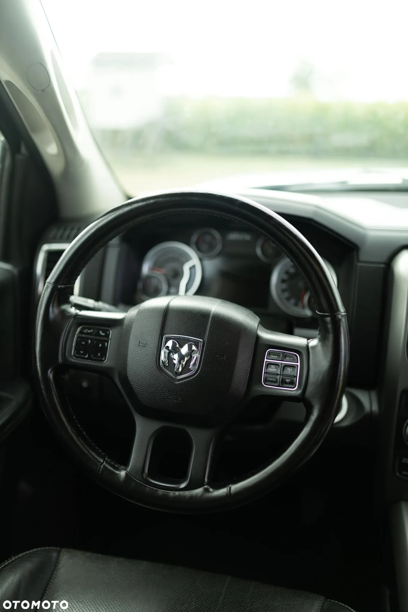 Dodge RAM 1500 5.7 4x4 - 10