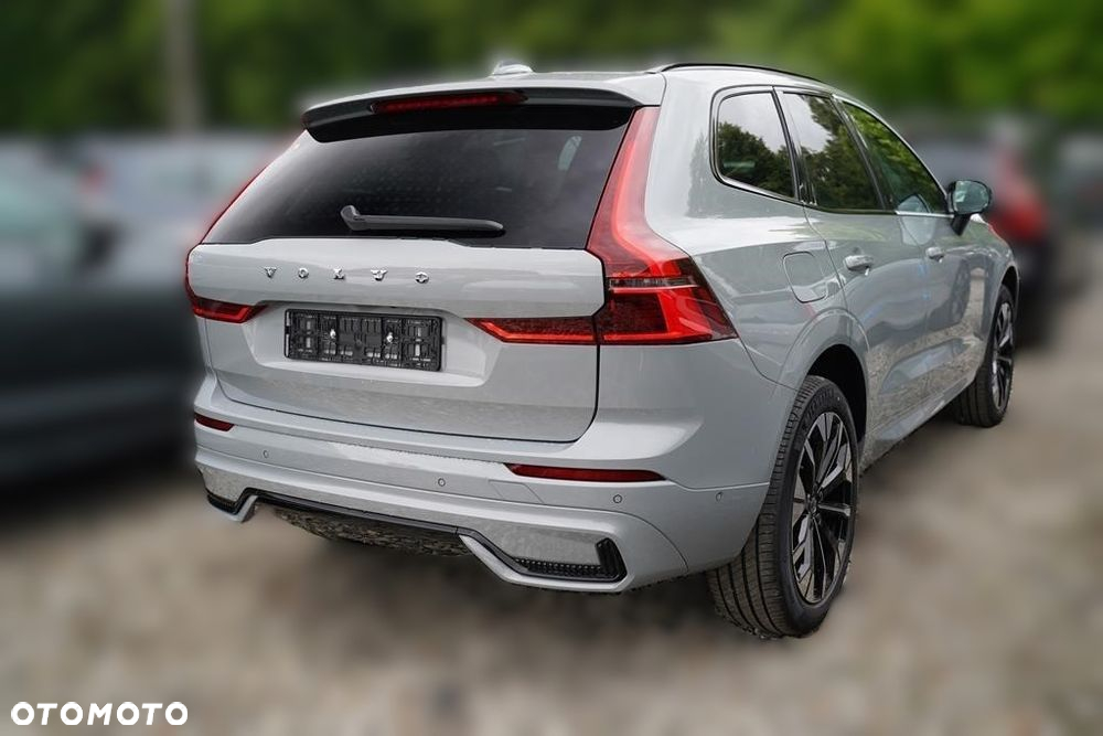 Volvo XC 60 B5 B AWD Plus Dark - 4