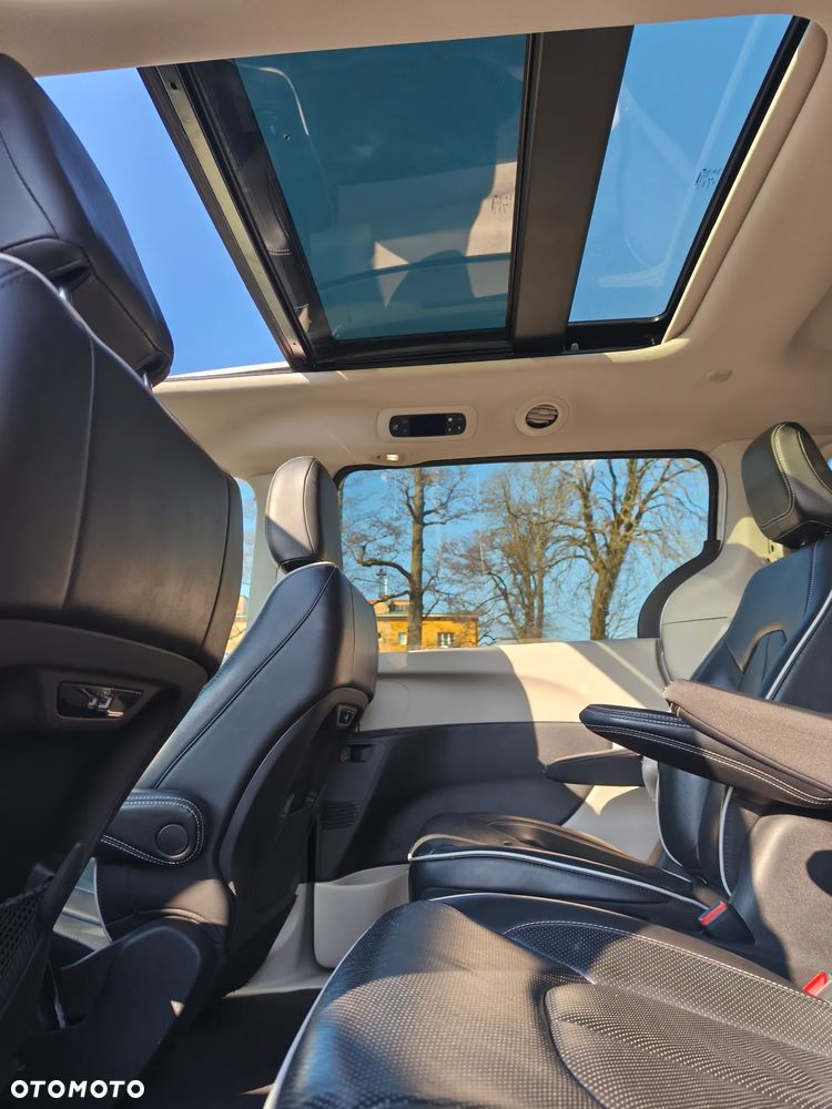 Chrysler Pacifica - 10