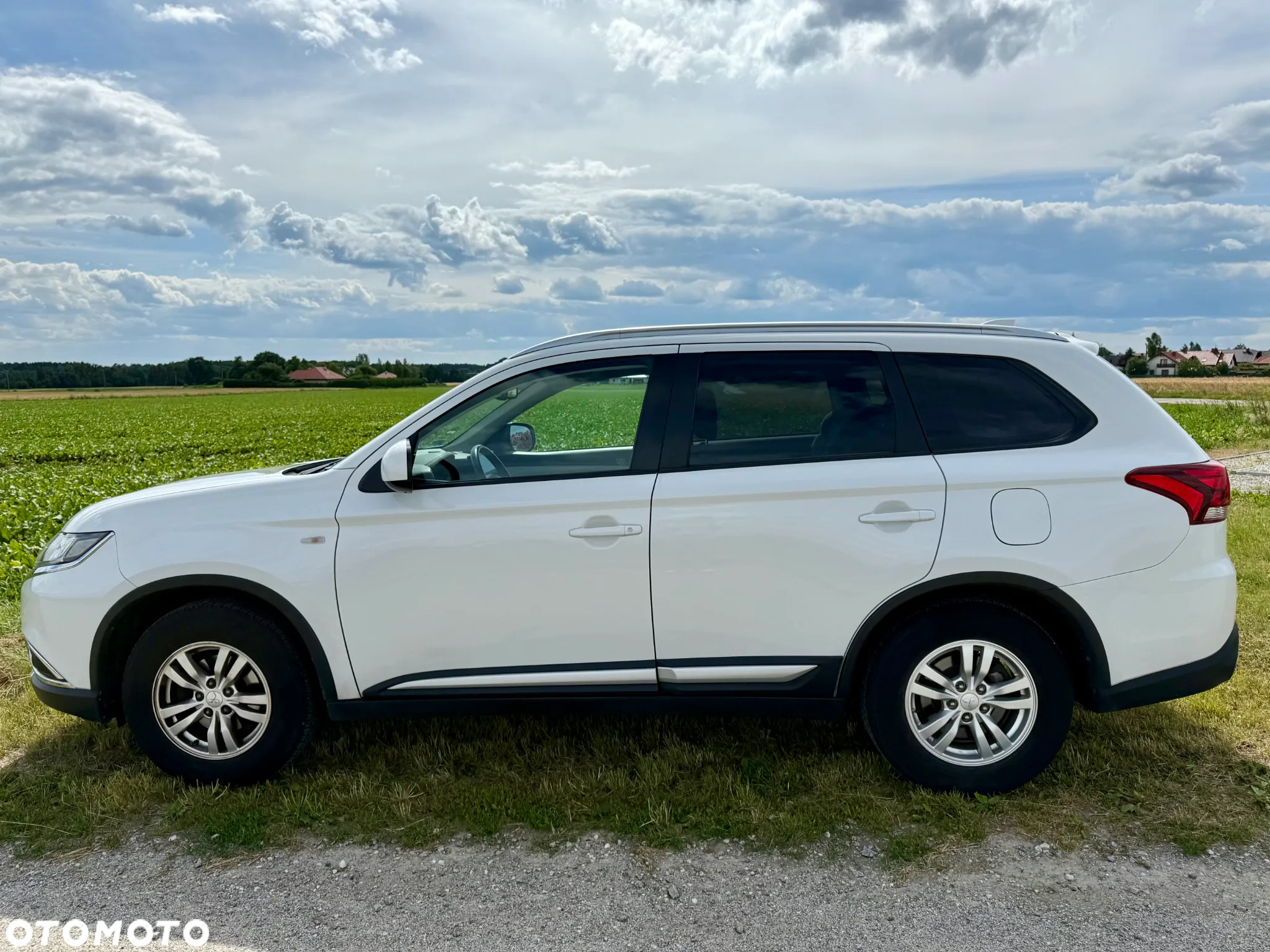 Mitsubishi Outlander 2.0 Invite + 2WD - 3