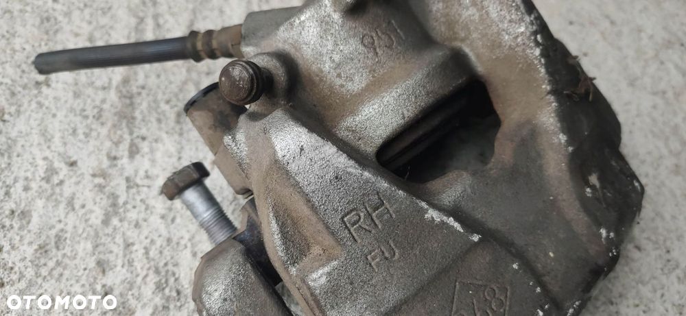 ZACISK HAMULCOWY PRAWY PRZÓD DACIA DUSTER I 10- - 2